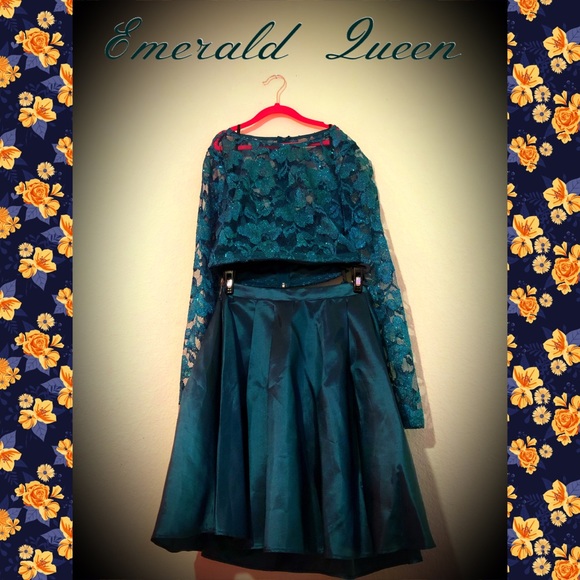 👗💚Jrs 5/6 Emerald Green 2-piece Prom Dress 👗💚 - Picture 2 of 8